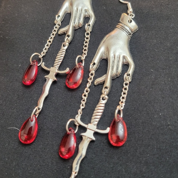 Silver dagger blood drip earrings - Picture 4 of 4